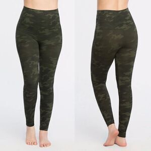 Spanx Look At Me Now Seamless Legging in Green Camo sz 1x